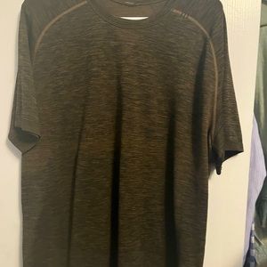 Men’s large Lululemon tee.  Brown green color.  Very clean.  Great quality